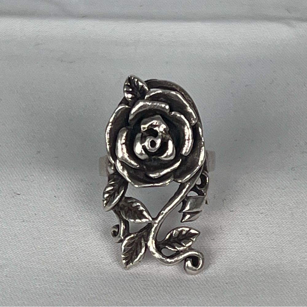 Elegant Silver Rose Ring